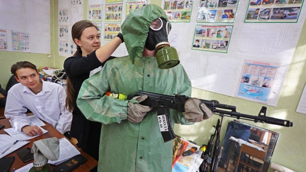 Детей научат обращаться с оружием и перевязывать раны за 2 млрд рублей