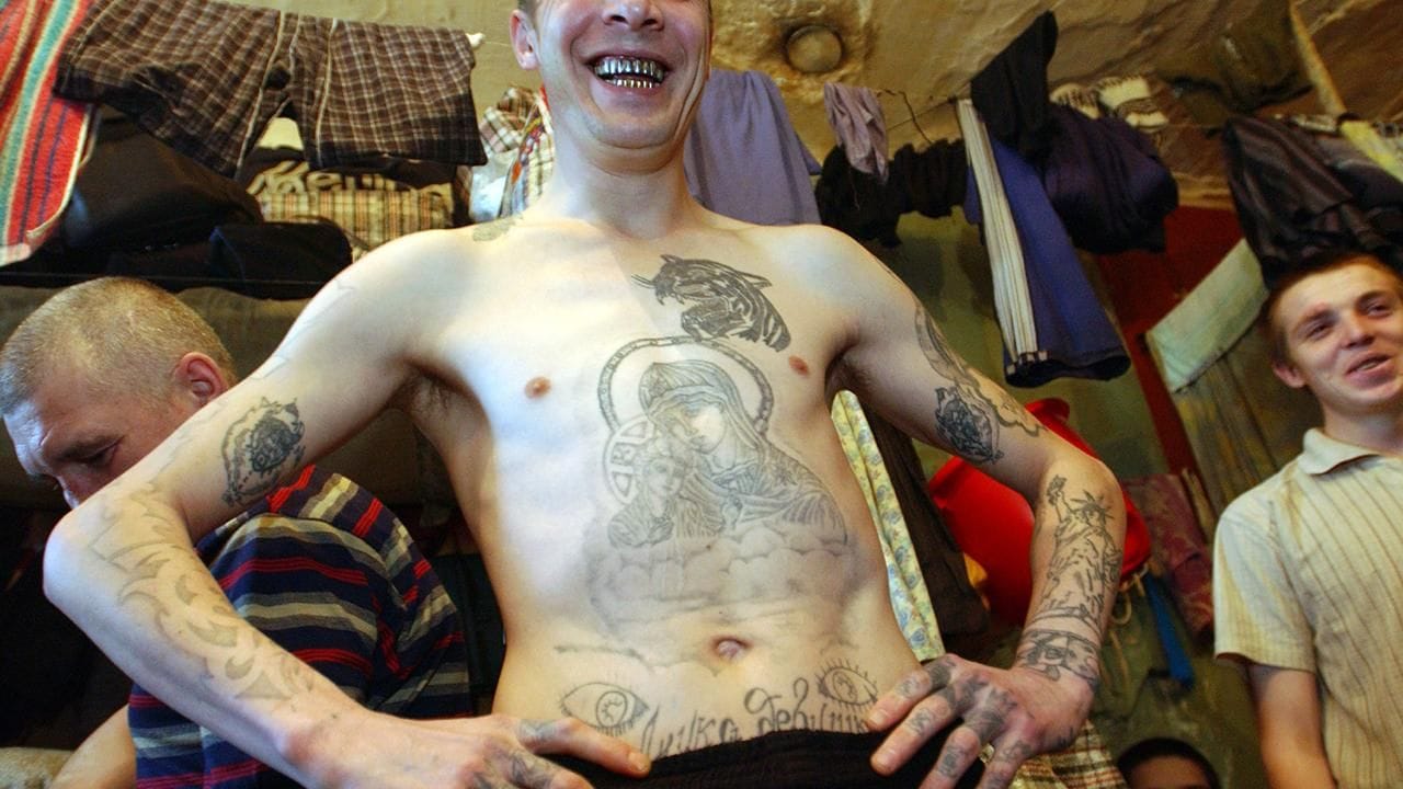 Штраф за блатной шансон и старую татуировку